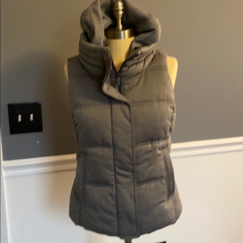 Athleta women’s small hooded vest